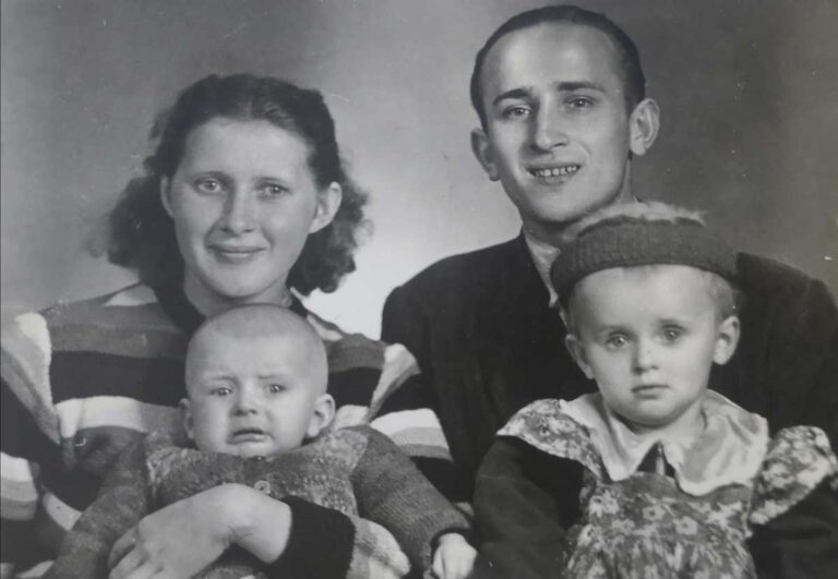 .Rodzice z Wandzią i Pawłem, ok. 1953 r.