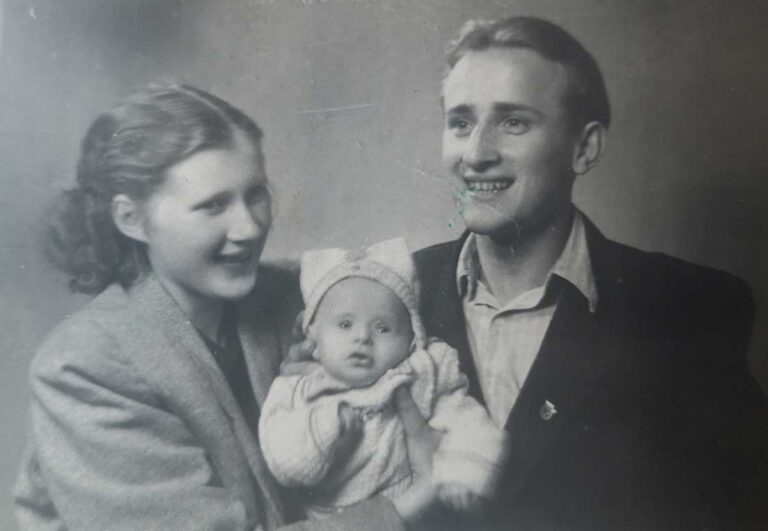 Rodzice z małą Wandzią, ok. 1951 r.